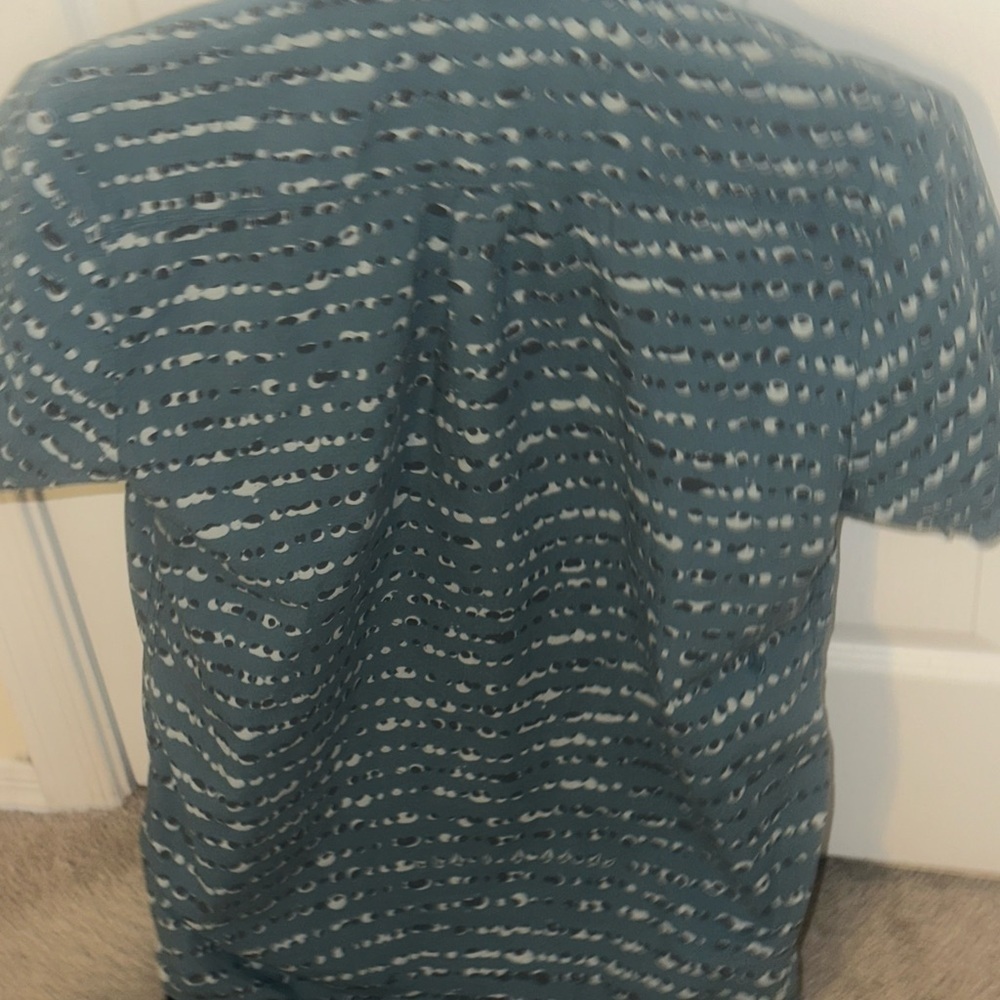 Men’s used size L large button front Volcom short sleeve modern fit - Picture 3 of 3